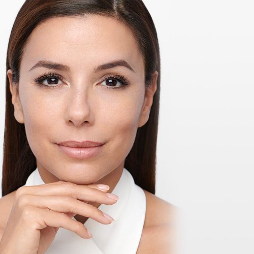 Eva Longoria Revitalift Hero 20201029 Digital Revitalift Laser Retinol Serum